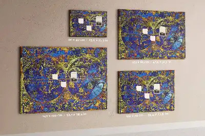 Bilder-Korktafel mit Atlaskarte