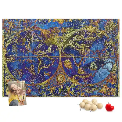 Bilder-Korktafel mit Atlaskarte