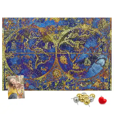 Bilder-Korktafel mit Atlaskarte