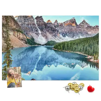 Bedruckte Korkplatte Felsige Berglandschaft