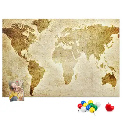 Historische Korktafel mit Weltkarten-Motiv im Retro-Stil