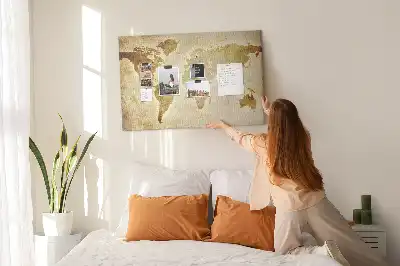 Historische Korktafel mit Weltkarten-Motiv im Retro-Stil