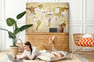 Historische Korktafel mit Weltkarten-Motiv im Retro-Stil