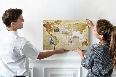 Historische Korktafel mit Weltkarten-Motiv im Retro-Stil