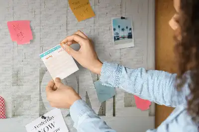 Bilder-Korktafel mit Typografie Home für die Wohnzimmerwand