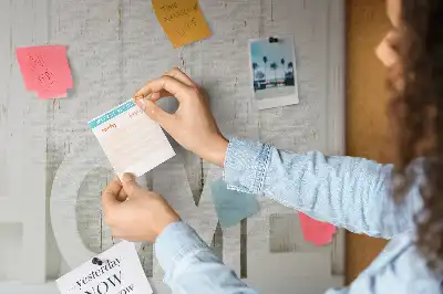 Bilder-Korktafel mit Typografie Home für die Wohnzimmerwand
