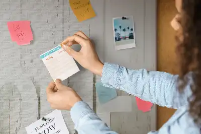 Bilder-Korktafel mit Typografie Home für die Wohnzimmerwand