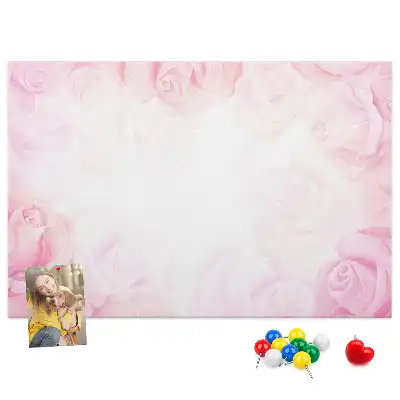 Kork-Pinnwand mit abstraktem Rosen-Motiv