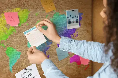 Bedruckte Korkpinnwand mit Weltkarte