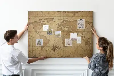 Bedruckte Weltkarte auf Korkplatte im Vintage-Stil