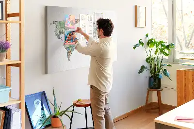 Kork-Pinnwand mit schematischer Weltkarte