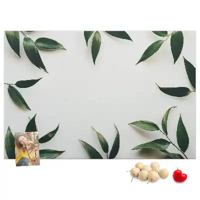Bedruckte Korkplatte mit Blättermotiv