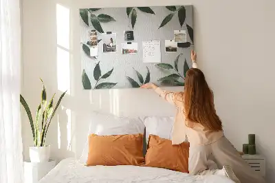 Bedruckte Korkplatte mit Blättermotiv