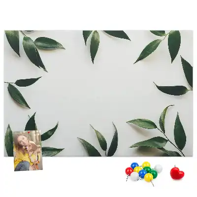 Bedruckte Korkplatte mit Blättermotiv