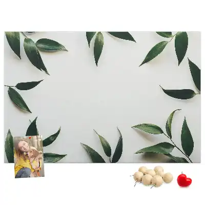 Bedruckte Korkplatte mit Blättermotiv