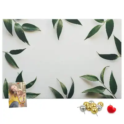 Bedruckte Korkplatte mit Blättermotiv