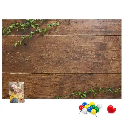 Korktafel im rustikalen Holzdesign