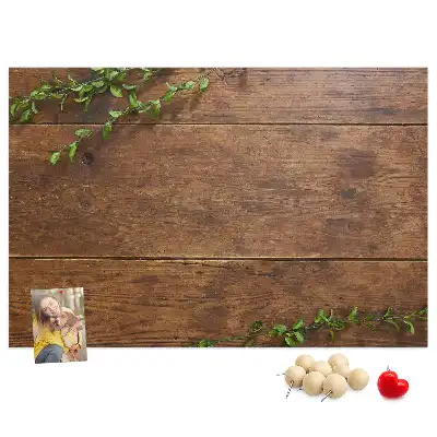 Korktafel im rustikalen Holzdesign