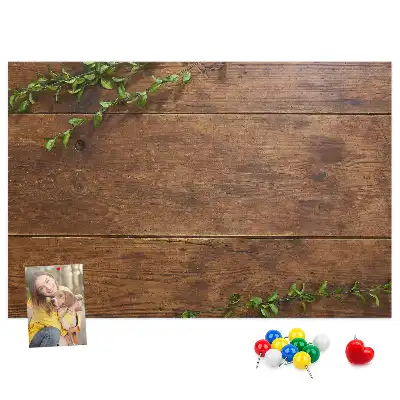 Korktafel im rustikalen Holzdesign