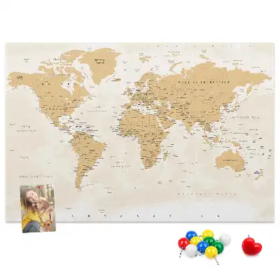 Bilder-Korktafel mit politischer Weltkarte