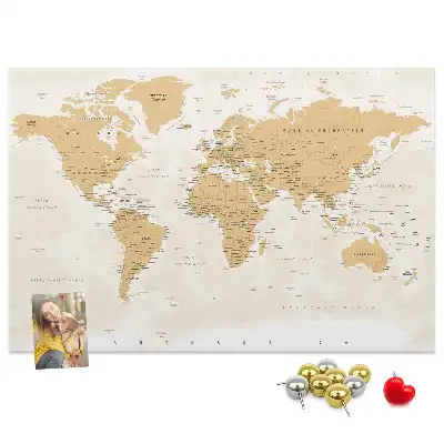 Bilder-Korktafel mit politischer Weltkarte