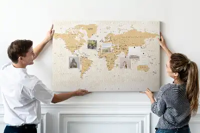 Bilder-Korktafel mit politischer Weltkarte