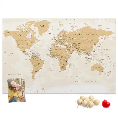 Bilder-Korktafel mit politischer Weltkarte