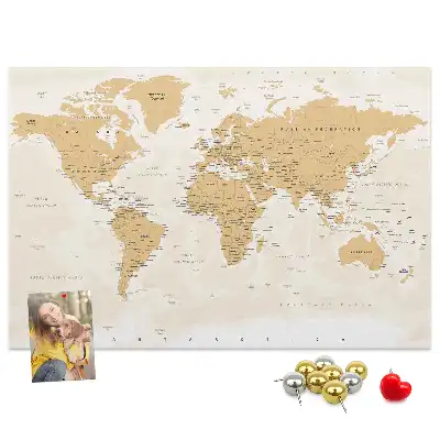 Bilder-Korktafel mit politischer Weltkarte