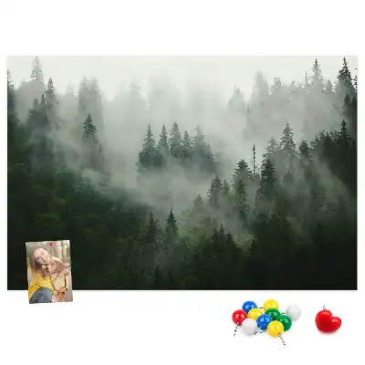 Bedruckte Korkplatte Wald im Nebel Morgen