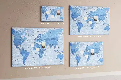 Pinnwand mit politischer Weltkarte zur Aufteilung der Kontinente