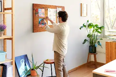 Bedruckte Weltkarte aus Kork mit Flaggen