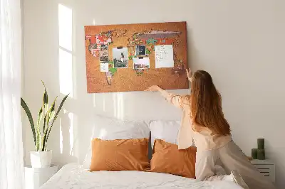 Bedruckte Weltkarte aus Kork mit Flaggen