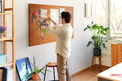 Bedruckte Weltkarte aus Kork mit Flaggen