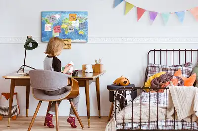 Bilder-Korktafel im Retro-Weltkarten-Design