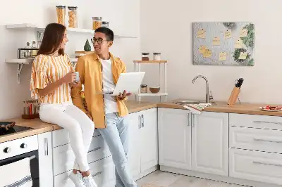 Dekorative Pinnwand aus Kork mit Pflanzenmotiv
