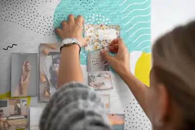 Bedruckte Korkplatte mit POP-Abstraktion