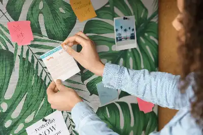Kork-Pinnwand im Monstera-Blatt-Design
