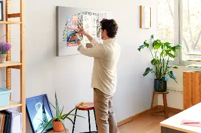 Kork-Pinnwand mit Baumwurzel-Motiv