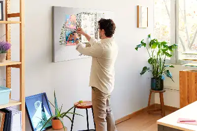 Kork-Pinnwand mit Baumwurzel-Motiv