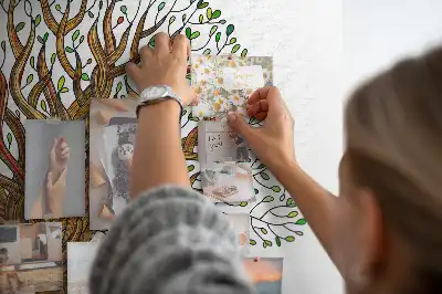 Kork-Pinnwand mit Baumwurzel-Motiv