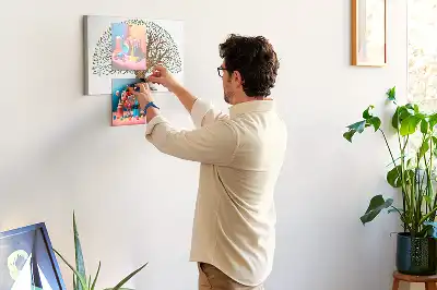 Kork-Pinnwand mit Baumwurzel-Motiv