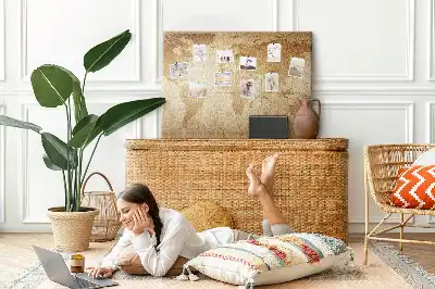Kork-Pinnwand mit Weltkarten-Motiv im Vintage-Stil