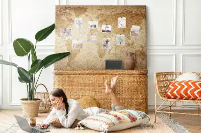 Kork-Pinnwand mit Weltkarten-Motiv im Vintage-Stil