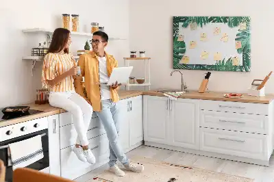 Kork-Pinnwand mit grünem Safari-Blattmotiv