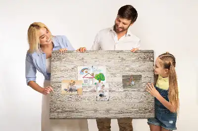 Pinnwand aus Holzpaneelen