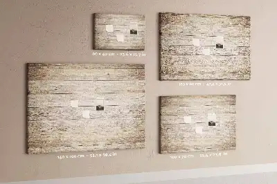 Pinnwand aus Holzpaneelen