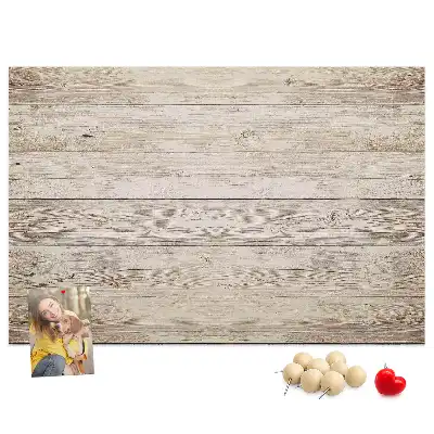 Pinnwand aus Holzpaneelen