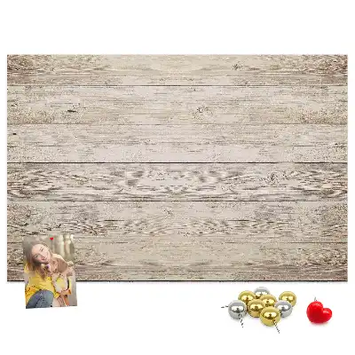 Pinnwand aus Holzpaneelen