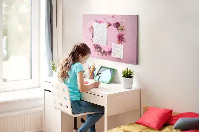 Korkpinnwand mit Blumenherz-Motiv