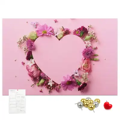 Korkpinnwand mit Blumenherz-Motiv